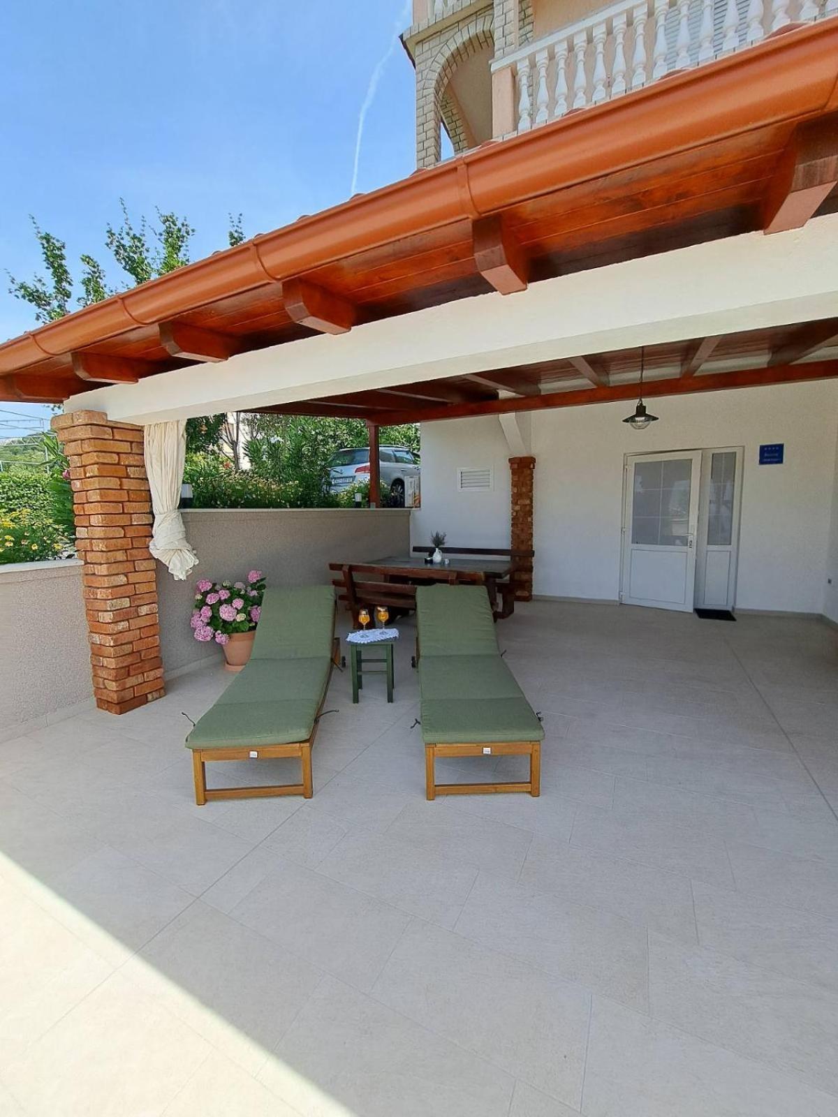 Apartments Tinjarosa Mundanije Habitación foto
